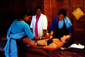 www.ayurveda-india.it: trattamento ayurvedico Njavarakizhi