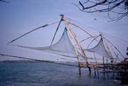 www.ayurveda-india.it:  Reti da pesca cinesi a Fort Cochin,  Kerala - India del Sud